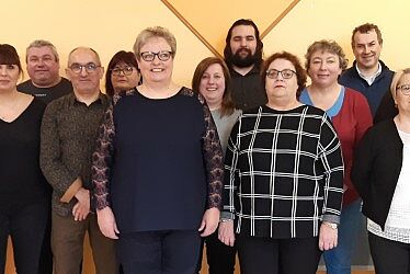 photo de groupe avec 8 femmes et 7 hommes