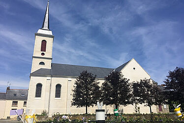 photo de l'église de Quilly, prise de la rue