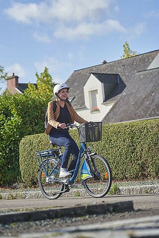 femme sur un vélo