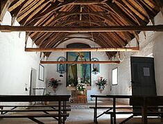 Intérieur de la Chapelle de Planté - Agrandir l'image, .JPG 2,2 Mo (fenêtre modale)